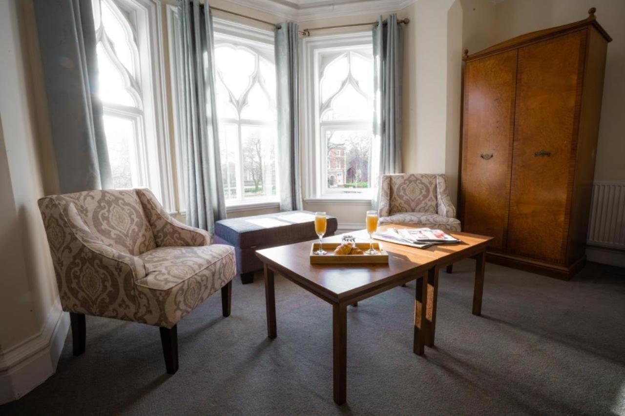 Milverton Hotel Манчестър Екстериор снимка