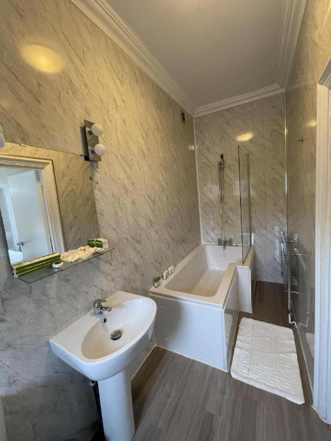 Milverton Hotel Манчестър Стая снимка